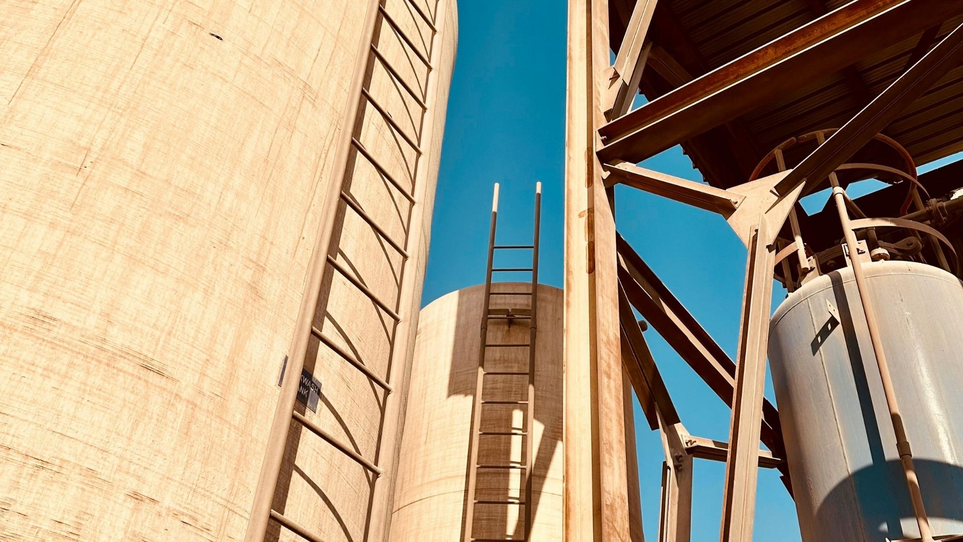 Water tank cleaning services in Dubai