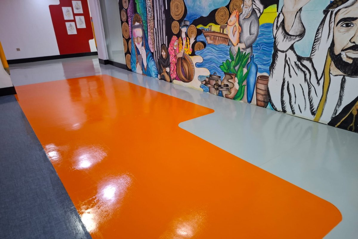 Before and after vinyl floor polishing results in Dubai office by GREEN FRESH