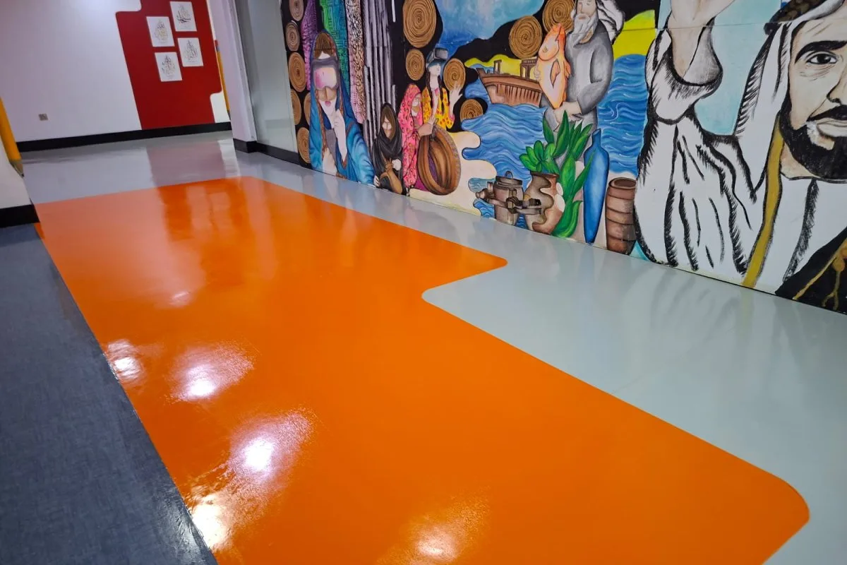 Before and after vinyl floor polishing results in Dubai office by GREEN FRESH