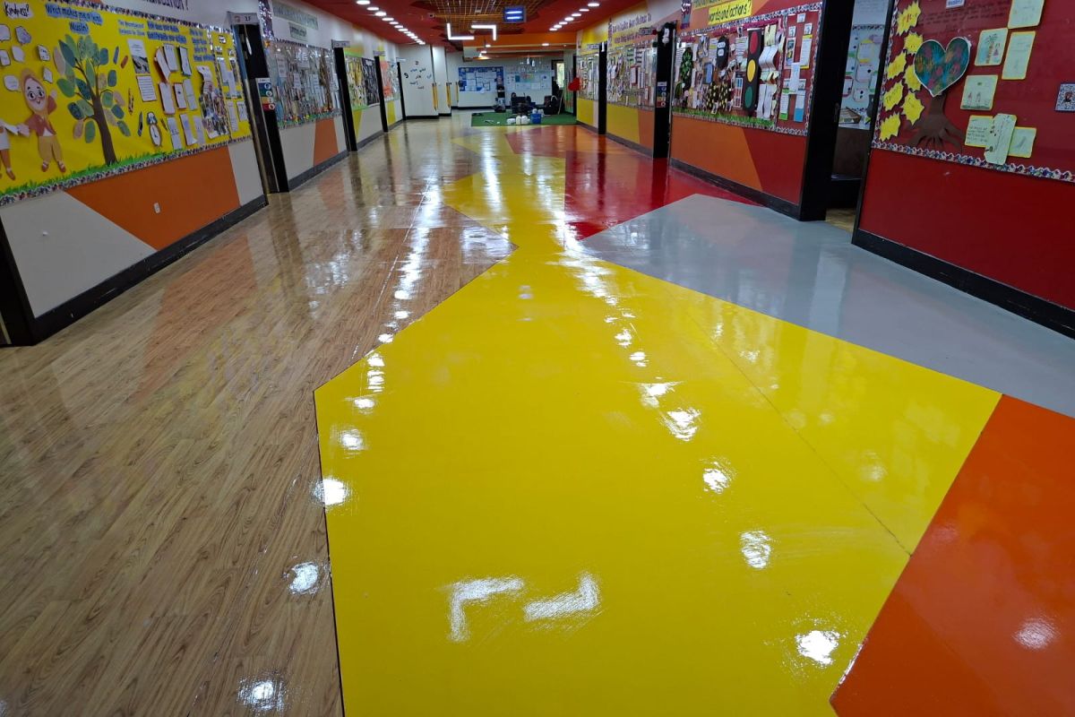 Vinyl and LVT floor stripping and polishing by GREEN FRESH in a Dubai commercial office